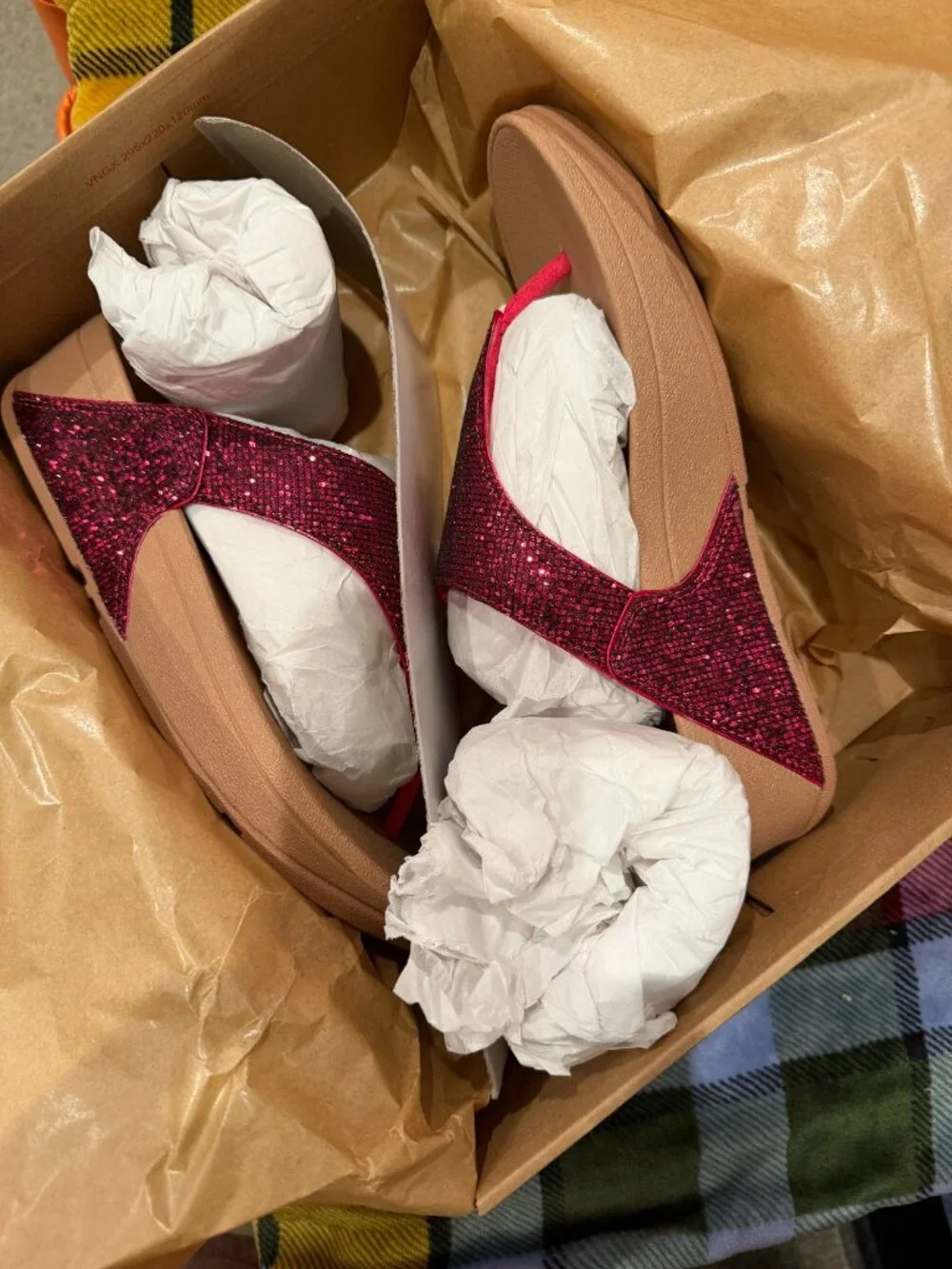 NIB FitFlop Lulu Glitterball Toe-Post Sandals - Raspberry 7.5